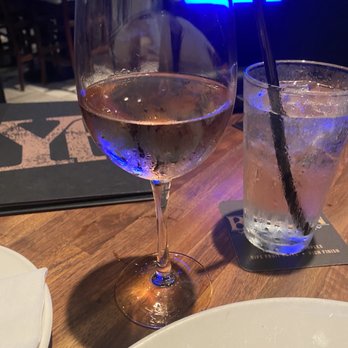 Yard House - Bars Near Me - Houston, Texas