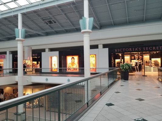 Emerald Square Mall by null