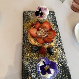 Cheesecake with edible flowers