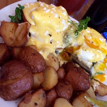 Blue Fox Cafe - Portobello benny - yummy! - Breakfast & Brunch Near Me - Victoria, British Columbia