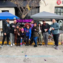 Pasadena Half Marathon & 5K - At the cheer squad on Colorado.