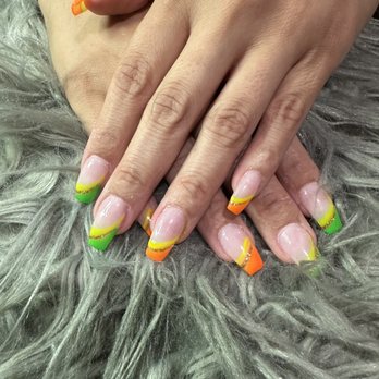 Queen's Nails & Spa - Full acrylic set with custom design - Nail Salons Near Me - Kihei, Hawaii