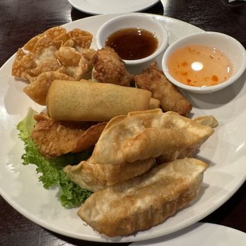 Souper  Pho - Souper platter (chicken wings, crab rangoon, vegetable rolls, chicken potstickers, friend prawns). - Chinese Near Me - Tacoma, Washington