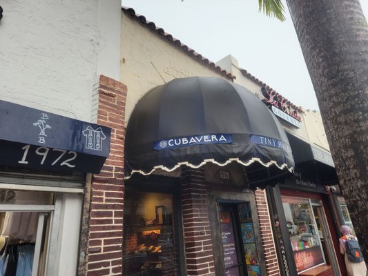 D Asis Guayaberas by null