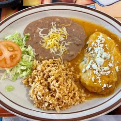 La Roca Del Mar - Chile relleno, rice and beans