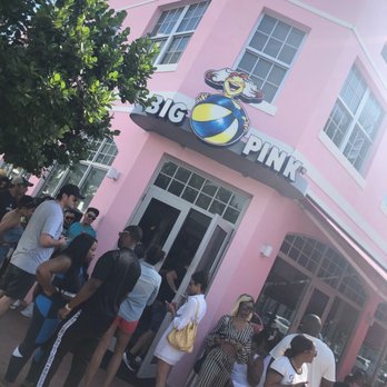 Big Pink - waiting to get in - Pizza Near Me - Miami Beach, Florida