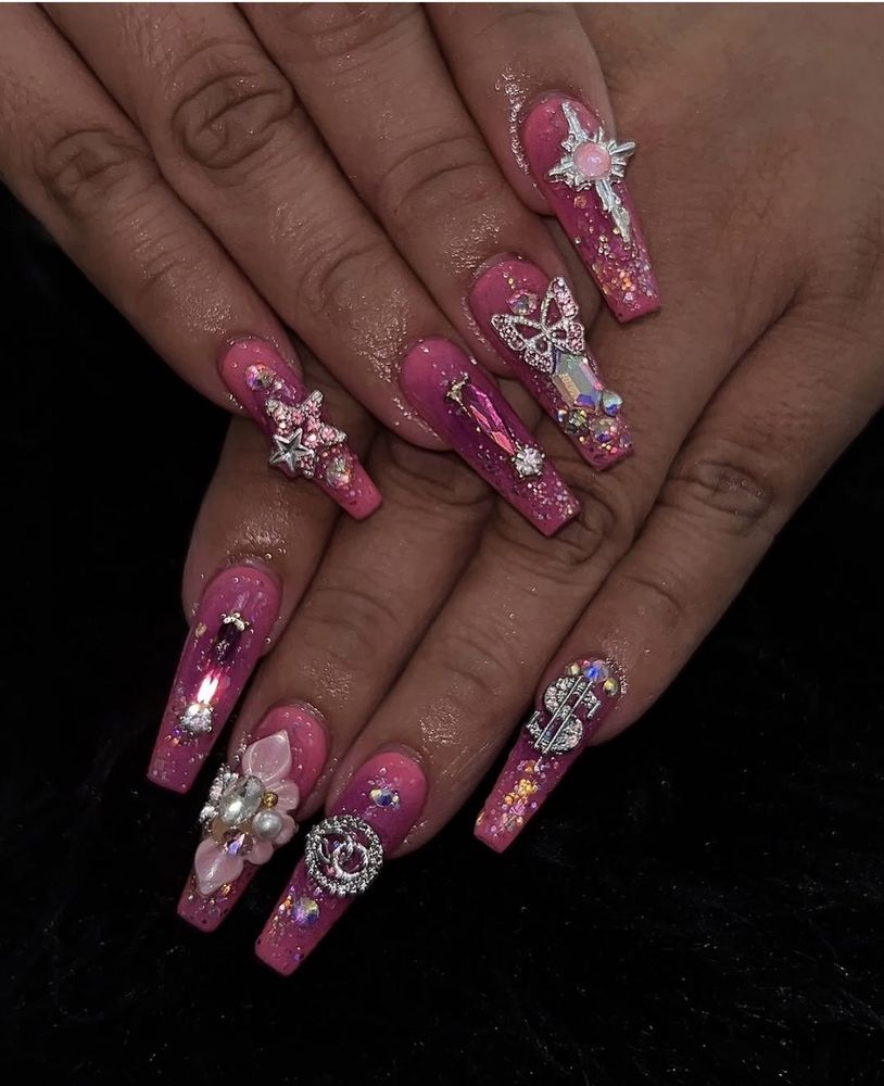 Lavish Spa & Nail Lounge Logo