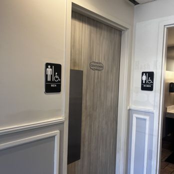 Hash Kitchen - Bathroom - Breakfast & Brunch Near Me - Chandler, Arizona