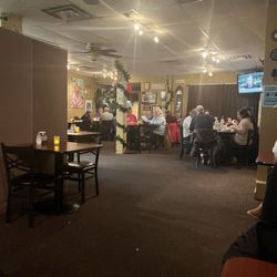 Pineapple Eddie Southern Bistro - Front dining area