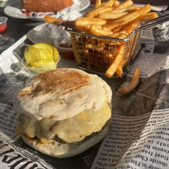The Trestle - Trestle Burger with smoked gouda cheese - Cocktail Bars Near Me - Astoria, New York The Trestle - Trestle Burger with smoked gouda cheese - Cocktail Bars Near Me - Astoria, New York