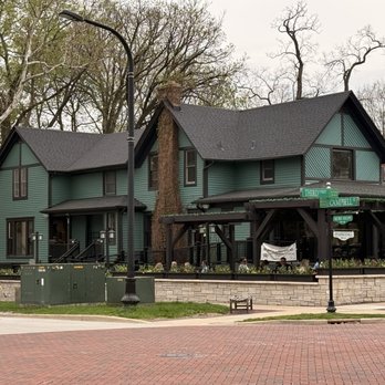 Le Cochon Wine Bar and Bistro - Wine Bars Near Me - Geneva, Illinois Le Cochon Wine Bar and Bistro - Wine Bars Near Me - Geneva, Illinois
