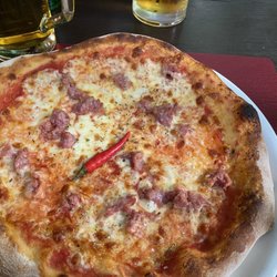 Trattoria La Stella - Pizza with spicy sausage and chilies