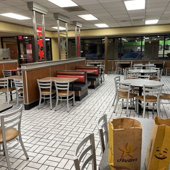 Hardee's - Dinning room - Burgers Near Me - Chattanooga, Tennessee
