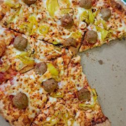 Papa Johns Pizza - Large pizza with chicken, meatballs and banana peppers