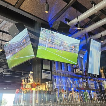 Yard House - Block 59 - New American Near Me - Naperville, Illinois