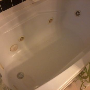 Maid Complete - Bathtub is NOT clean - Home Cleaning Near Me - Denver, Colorado