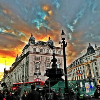 Piccadilly Circus - Piccadly Circus hustle bustle - Landmarks & Historical Buildings Near Me - London, XGL