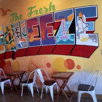 The Fresh Squeeze - Dining area - Sandwiches Near Me - Dania Beach, Florida