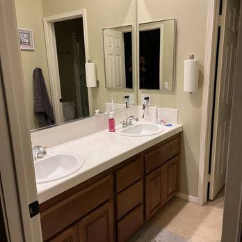 Home Masters Intl - Guest bathroom before - General Contractors Near Me - Rancho Cucamonga, California