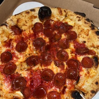 La Morra Pizzeria - Pepperoni pizza with hot honey - Pizza Near Me - Los Angeles, California La Morra Pizzeria - Pepperoni pizza with hot honey - Pizza Near Me - Los Angeles, California