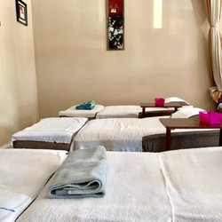 Happy Foot Health Center - Massage beds