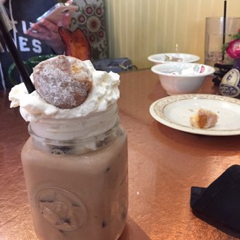 Another Broken Egg Cafe - My friend ordered this latte - Breakfast & Brunch Near Me - Houston, Texas Another Broken Egg Cafe - My friend ordered this latte - Breakfast & Brunch Near Me - Houston, Texas