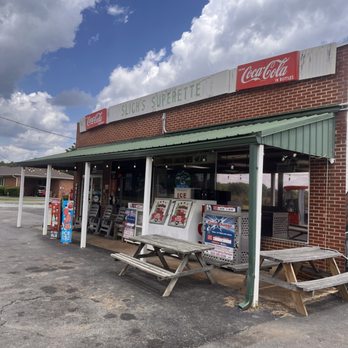 Sligh’s Superette  - Exterior - Grocery Near Me - Prosperity, South Carolina