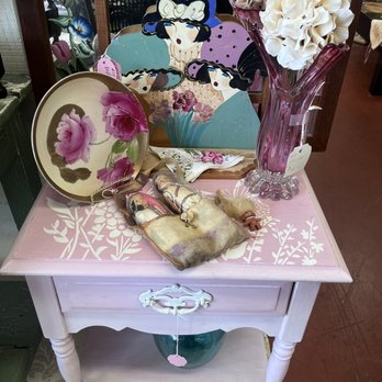 Eyeing the Past - Antiques Near Me - Fort Myers, Florida Eyeing the Past - Antiques Near Me - Fort Myers, Florida