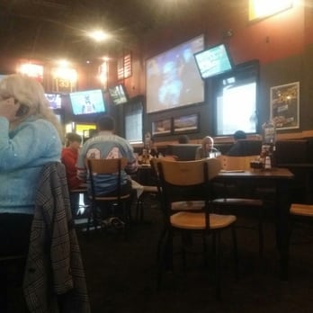 Buffalo Wild Wings - Flat screens everywhere - Chicken Wings Near Me - Sicklerville, New Jersey