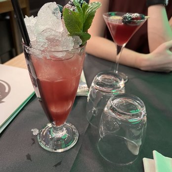 The Bramble - Bramble cocktail and cosmo - Burgers Near Me - Rome, RM The Bramble - Bramble cocktail and cosmo - Burgers Near Me - Rome, RM
