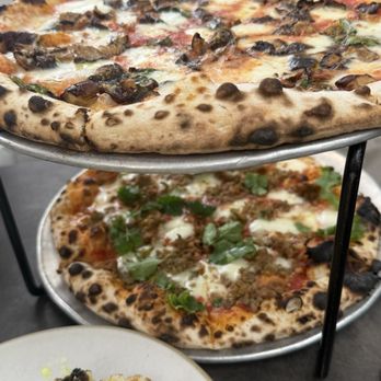 Rosalia Pizza Linden Hills - Margherita / Salsiccia - Pizza Near Me - Minneapolis, Minnesota