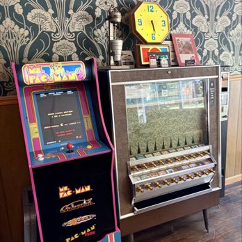 Casano’s Pizza Parlor - Pizza Near Me - Rutherford, New Jersey