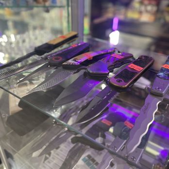 Elev8 Smoke Shop - Knive display - Tobacco Shops Near Me - Tarzana, California Elev8 Smoke Shop - Knive display - Tobacco Shops Near Me - Tarzana, California