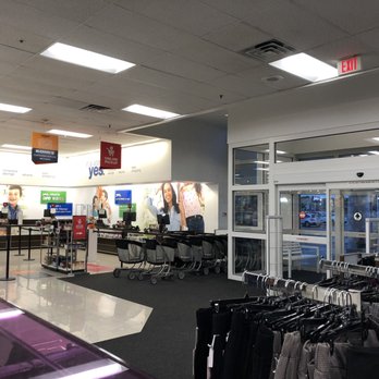 Kohl's - Entrance from the inside - Men's Clothing Near Me - SIOUX FALLS, South Dakota