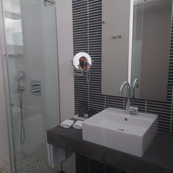 Hotel Regina - Bathroom - Hotels Near Me - Madrid, M Hotel Regina - Bathroom - Hotels Near Me - Madrid, M