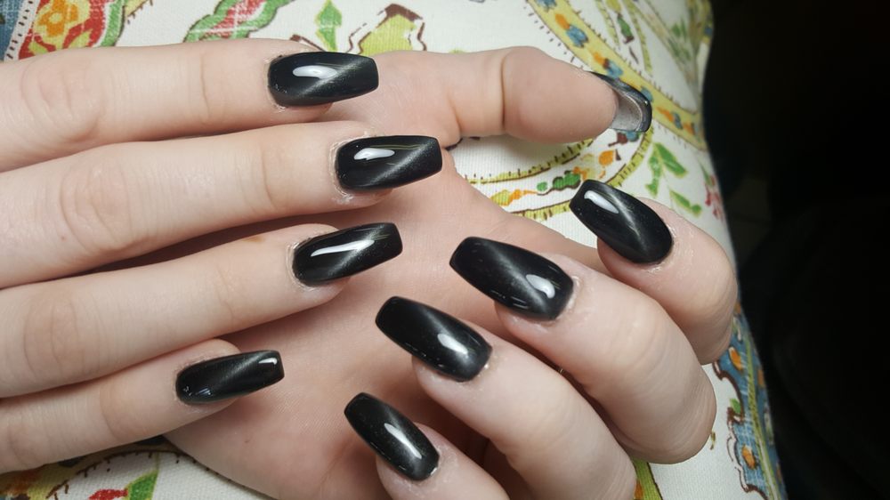 Modern Nails Logo