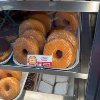 Bob's Coffee & Doughnuts - Bakeries Near Me - Los Angeles, California