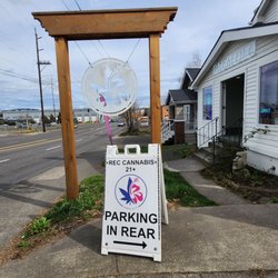 Pakalolo PDX - Small parking lot in the back of our neighborhood location, Check for our signage!