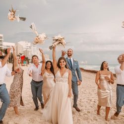 Hola Weddings - We can help you plan the wedding of your dreams!
