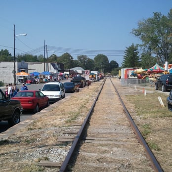 The Whistle Stop Pizzeria & More - close to the railroad tracks - Pizza Near Me - Baxter, Tennessee