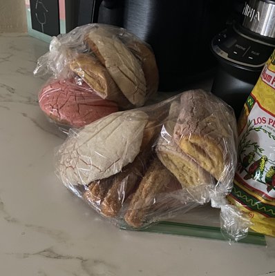 Leslie's Mexican Supermarket by null