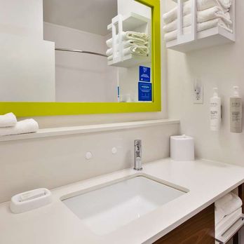 Hampton Inn Clarion - Guest room bath - Hotels Near Me - Clarion, Pennsylvania