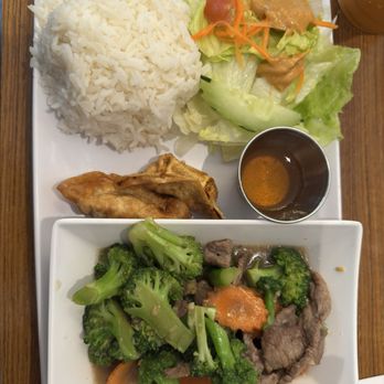 Nine & Nine Thai Kitchen - Beef Broccoli Lunch - Thai Near Me - Pasadena, California Nine & Nine Thai Kitchen - Beef Broccoli Lunch - Thai Near Me - Pasadena, California