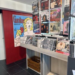 Caroline Music - Interior