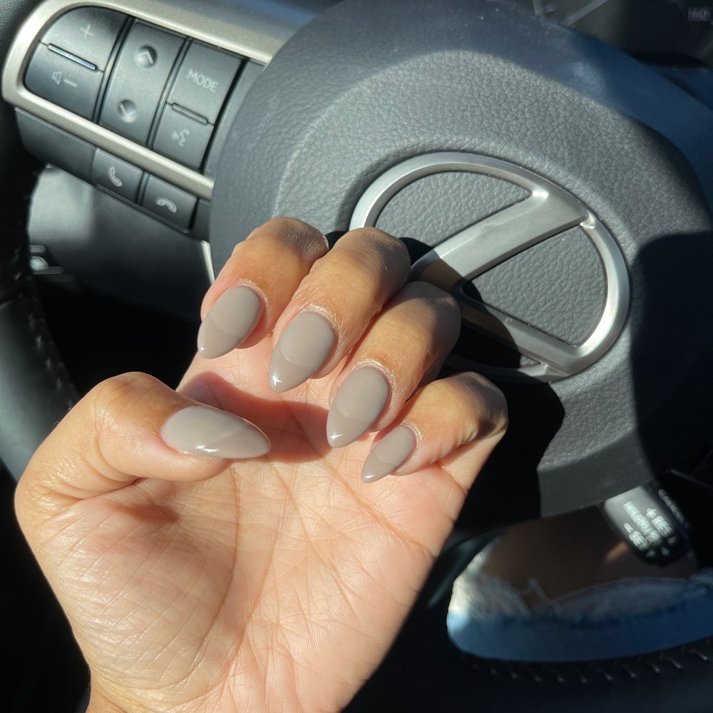 La Flora Nails - Matte & Gel Mani - Nail Salons Near Me - Studio City, California La Flora Nails - Matte & Gel Mani - Nail Salons Near Me - Studio City, California
