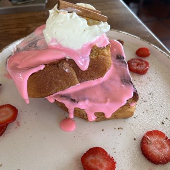 Madres Brunch - Manhattan French toast - Breakfast & Brunch Near Me - Bellflower, California Madres Brunch - Manhattan French toast - Breakfast & Brunch Near Me - Bellflower, California