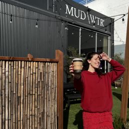 Cassandra Bankson at Mud\Wtr:gather Cassandra Bankson at Mud\Wtr:gather