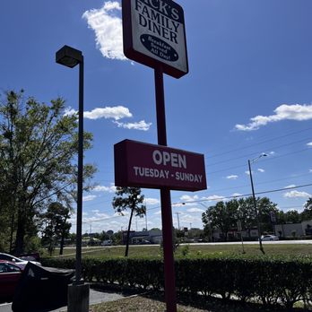 Nick's Family Diner - The sign - Diners Near Me - Orlando, Florida