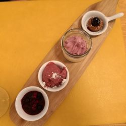 Das  Esszimmer - Ice cream for dessert