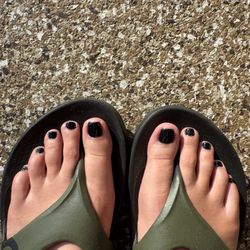Happy Nails and Tanning - Happy piggies